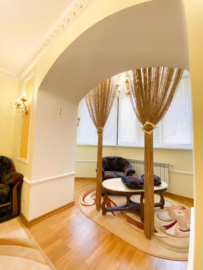 Петрос Family Hotel Jaremče Esterno foto