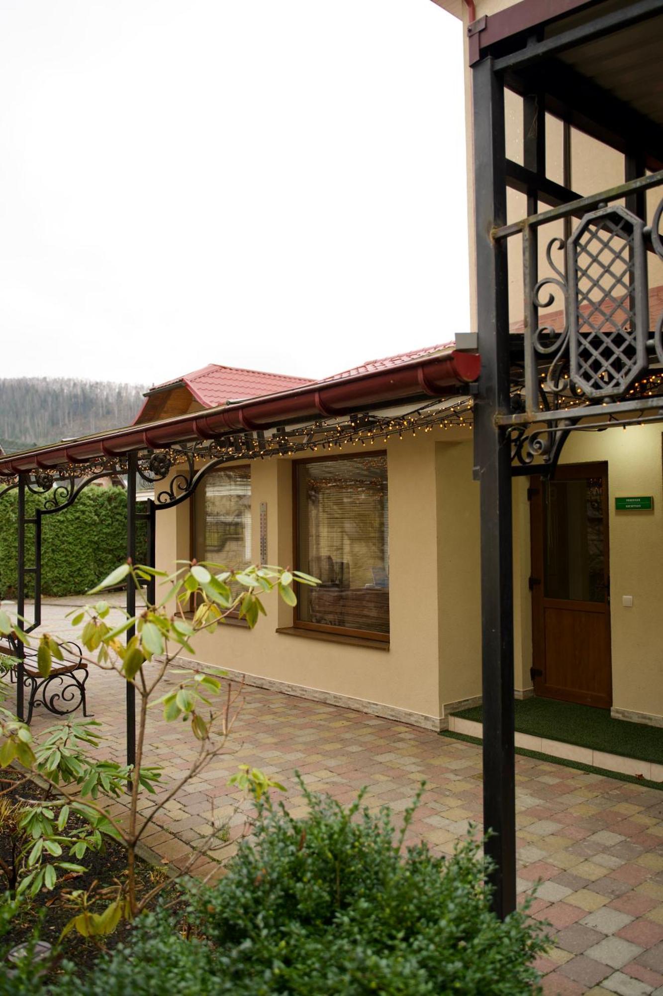 Петрос Family Hotel Jaremče Esterno foto
