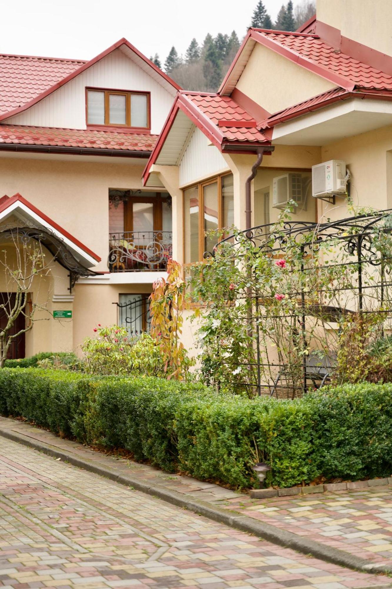Петрос Family Hotel Jaremče Esterno foto